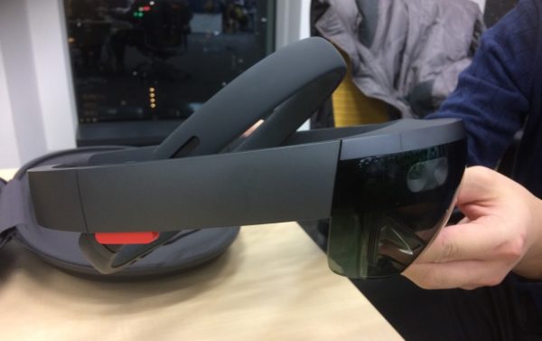 Microsoftが本気出して作ったお値段33万円のHMDをさっそく購入してみた【HoloLens体験レビュー】_002