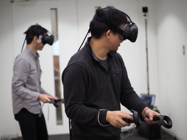 VR初日の出、VR福笑い、そしてVR食事!? すべてが仮想空間で完結する「VR新年会」を開いてみた_014