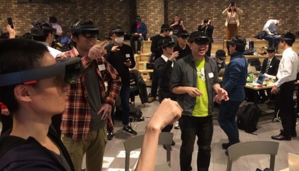 渋谷の一室にHoloLens80台が大集結！ 仮想空間を共有できるシェアリング機能にゲームの未来を見た_009