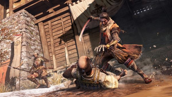 『SEKIRO』(隻狼)の魅力はプレイヤーが能動的に考えて行動するところにあり！ 『ダークソウル』、『Bloodborne』に連なる、殺意みなぎる敵との死闘【TGS2018】_007