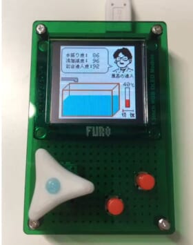 「風呂に水を入れて湯を沸かす携帯ゲーム機」の映像が話題に。水を入れるのに約20分、湯を沸かすのに約15分かかるリアルタイム・シミュレーションをハンドルのついた小型ゲーム機で再現_003