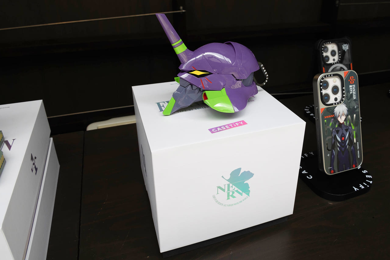 内田理央さんが巨大なエヴァ初号機の前でテープカット！　EVANGELION x CASETiFY 「プロジェクトCSTF: 歌舞伎町作戦」コラボイベントレポート_020