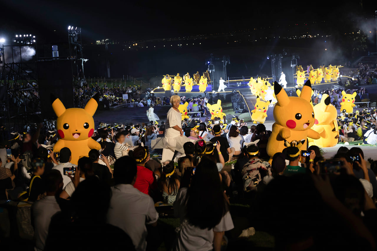 大量のピカチュウが横浜みなとみらいを圧巻！ 息の合った大行進やダンスを披露。目の表情が少し違う“イケメン”なピカチュウも登場し、会場を盛り上げる_027