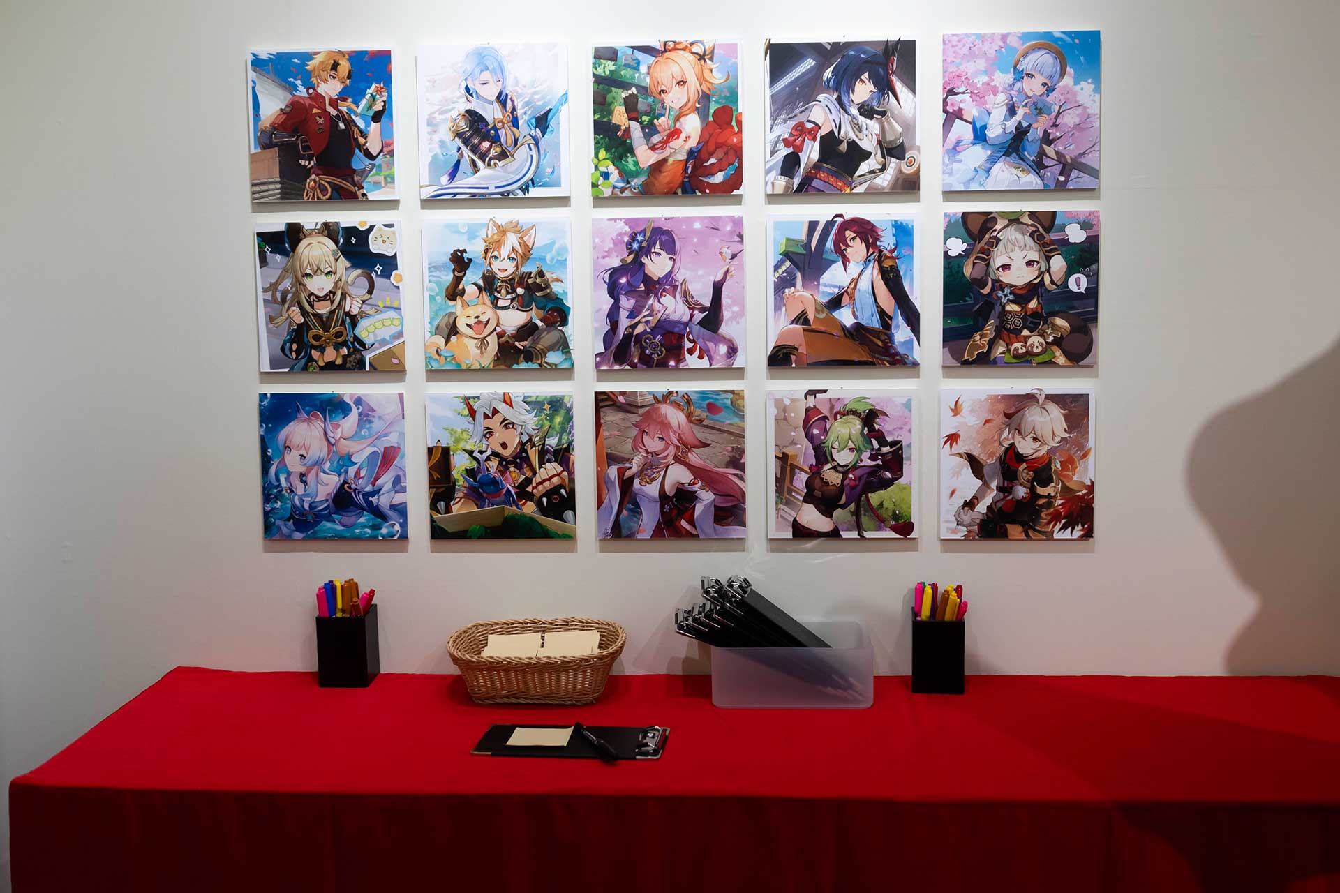 「原神展～たびごころの赴くままに～」レポート：テイワットの国々を巡る展示会、キャラパネルのほか武器など造形物も展示_016