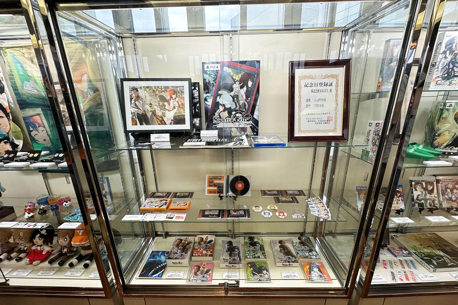 『シュタゲ』15周年イベントレポート：ラボメンが再集結、同時開催の展覧会では「岡部倫太郎のスマホ」も展示_008