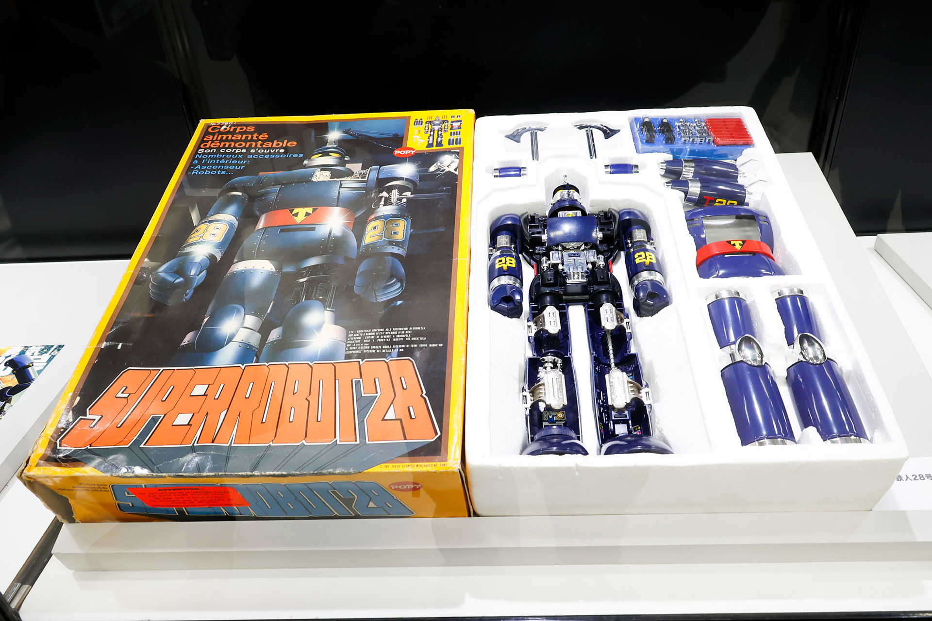 「日本の巨大ロボット群像」レポート：『機動戦士ガンダム』モビルスーツにも影響を与えた『宇宙の戦士』機動歩兵など手数展示_005