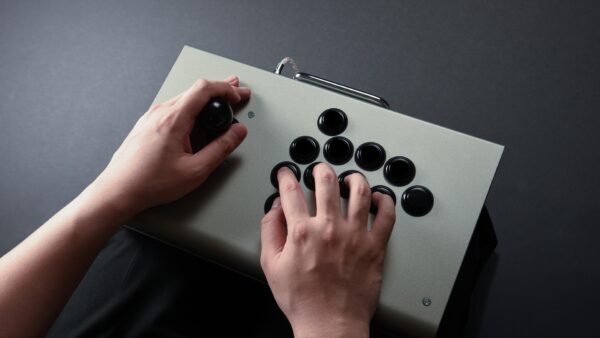 好きなパーツを選んでカスタマイズできる組み立て式アケコン「iO」がGRAPHTから発表_014