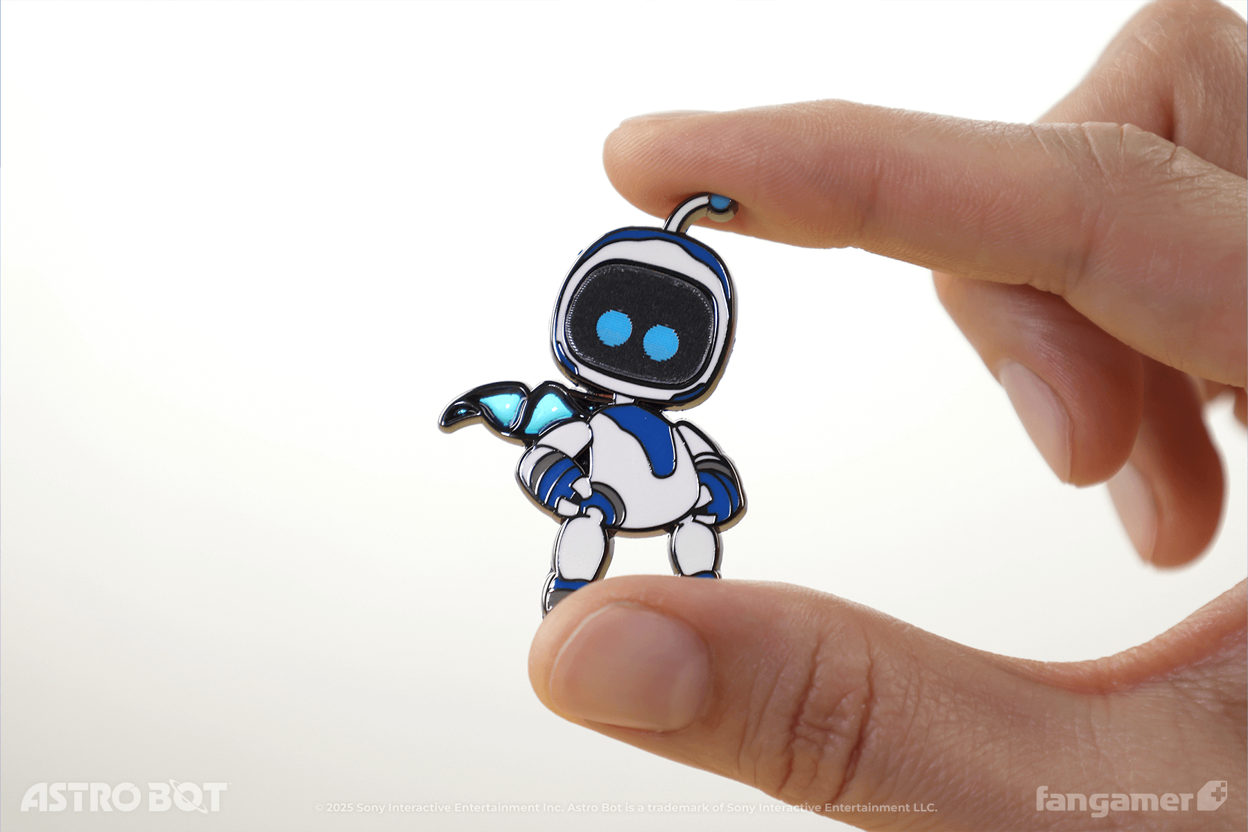 『アストロボット』Tシャツ&ピンバッジがFangamerから発売_013