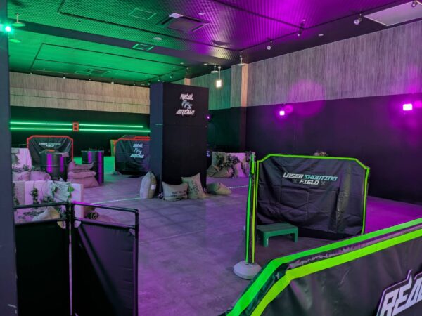 赤外線レーザーガンで撃ち合う新世代フィールド『リアルFPSアリーナ』が7月18日より開催中_001