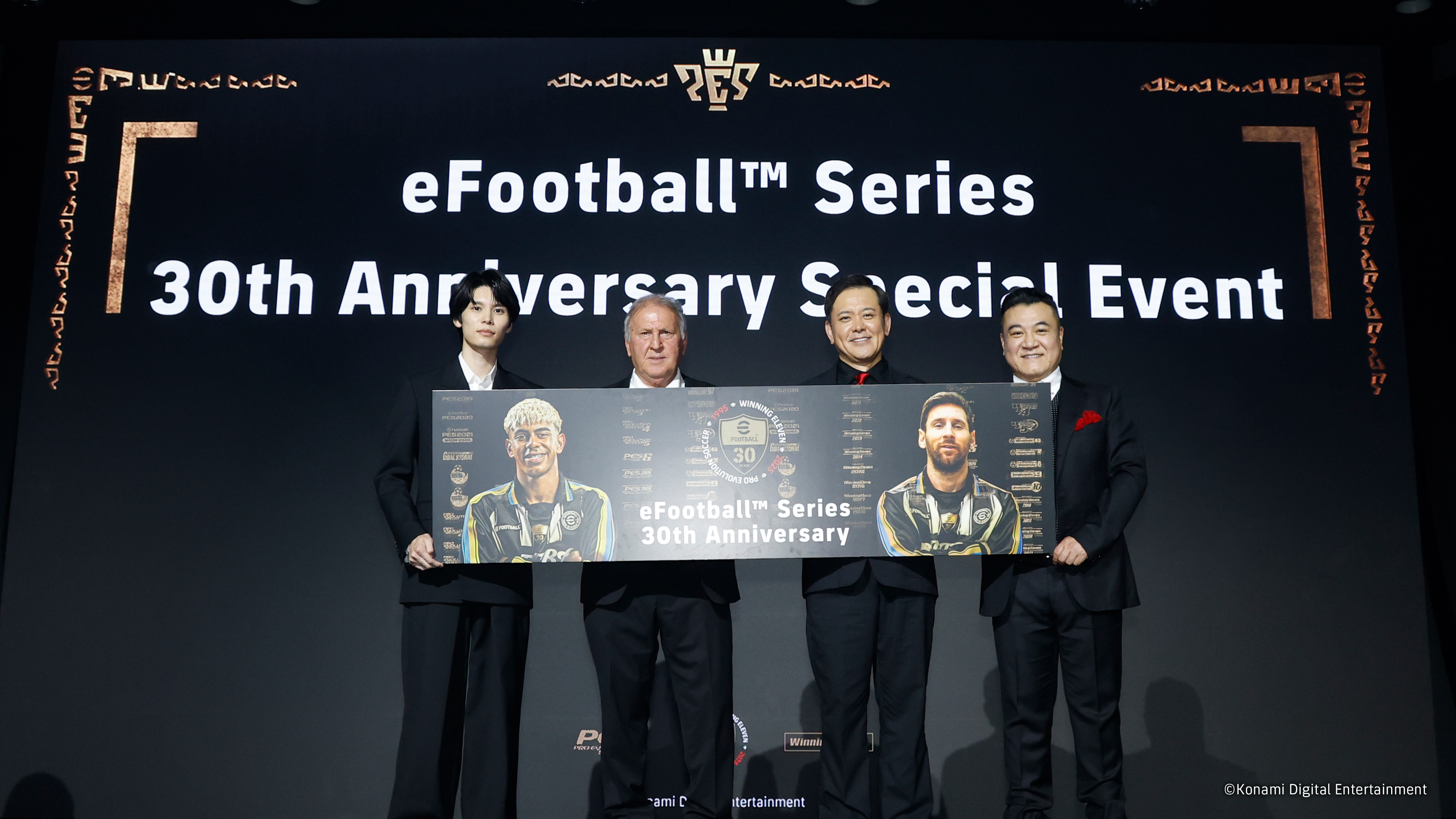 ジョン・カビラさんが「サッカービデオゲームコメンテーターの最多出演数」でギネス世界記録に認定
_001