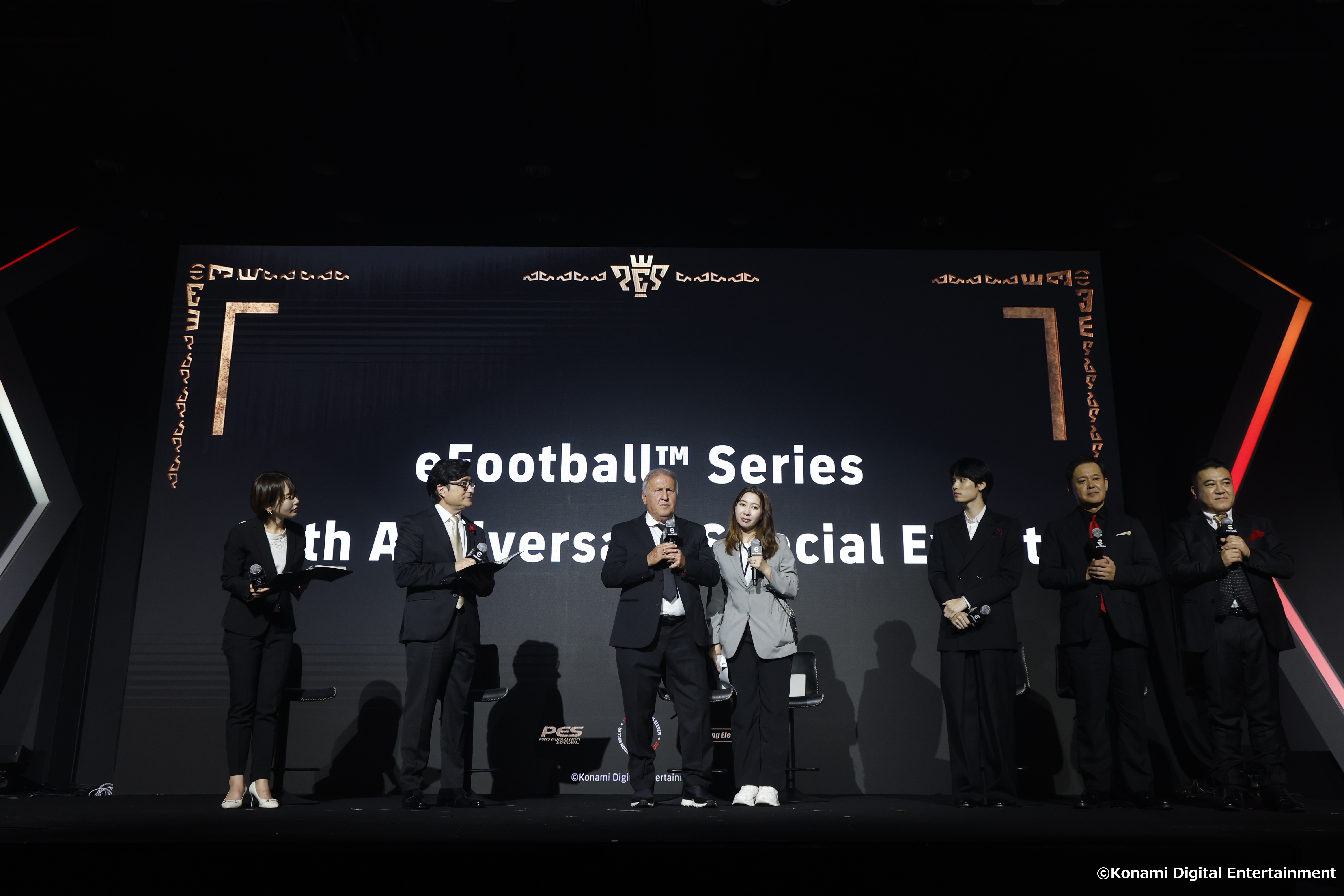 ジョン・カビラさんが「サッカービデオゲームコメンテーターの最多出演数」でギネス世界記録に認定
_009