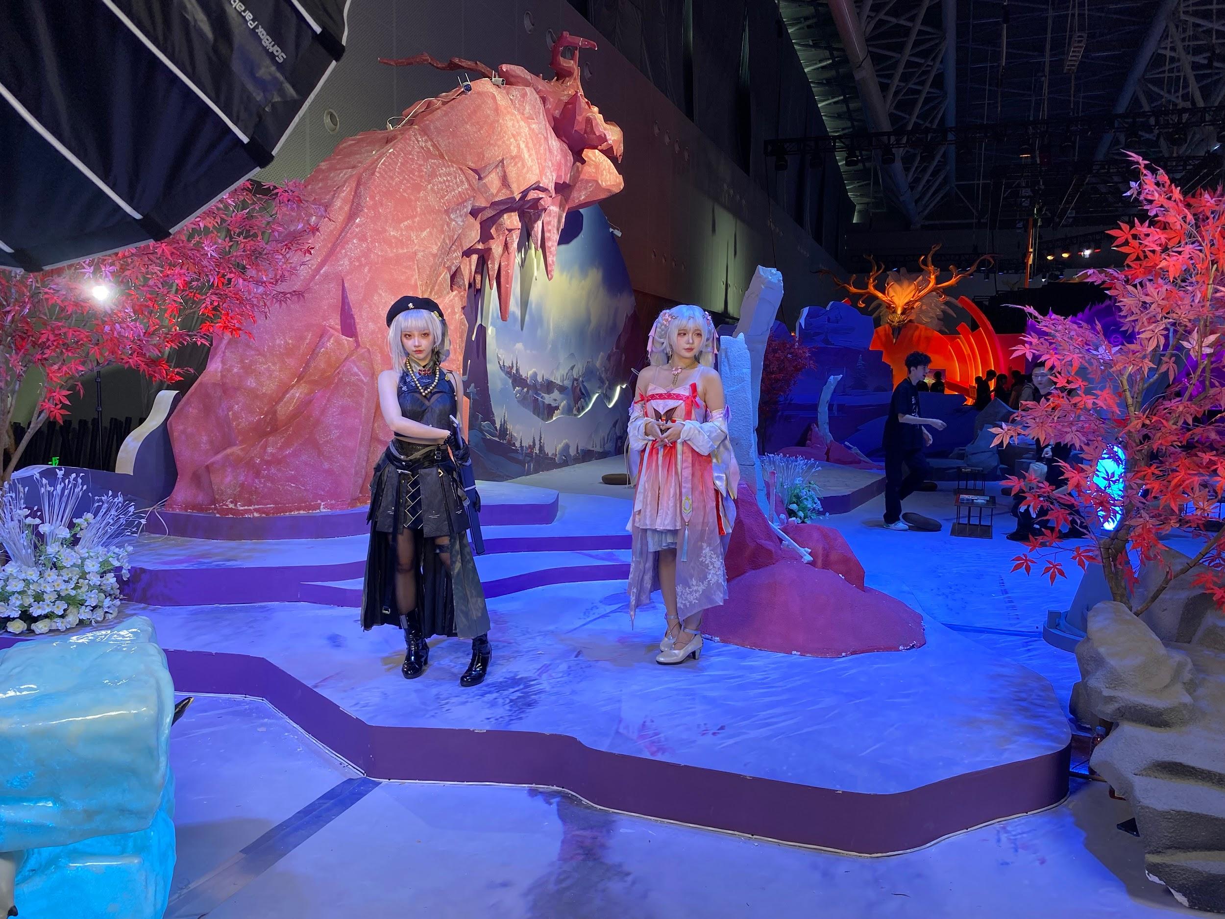 『鳴潮』イベントレポート:中国限定オフラインイベントで降臨した「着ぐるみツバキ」の無法ムーブが容赦なさすぎた_003