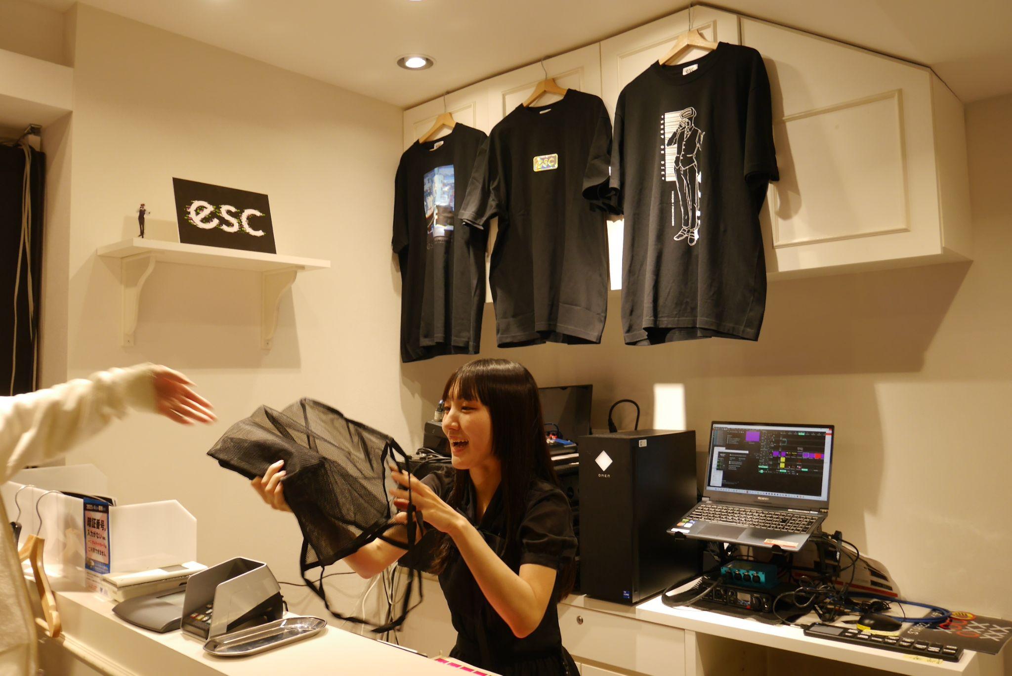 「店員に話しかけられたら即退店」の服屋「esc（エスケープ）」レポート:案の定ツッコミどころ満載のヘンな店だった_015