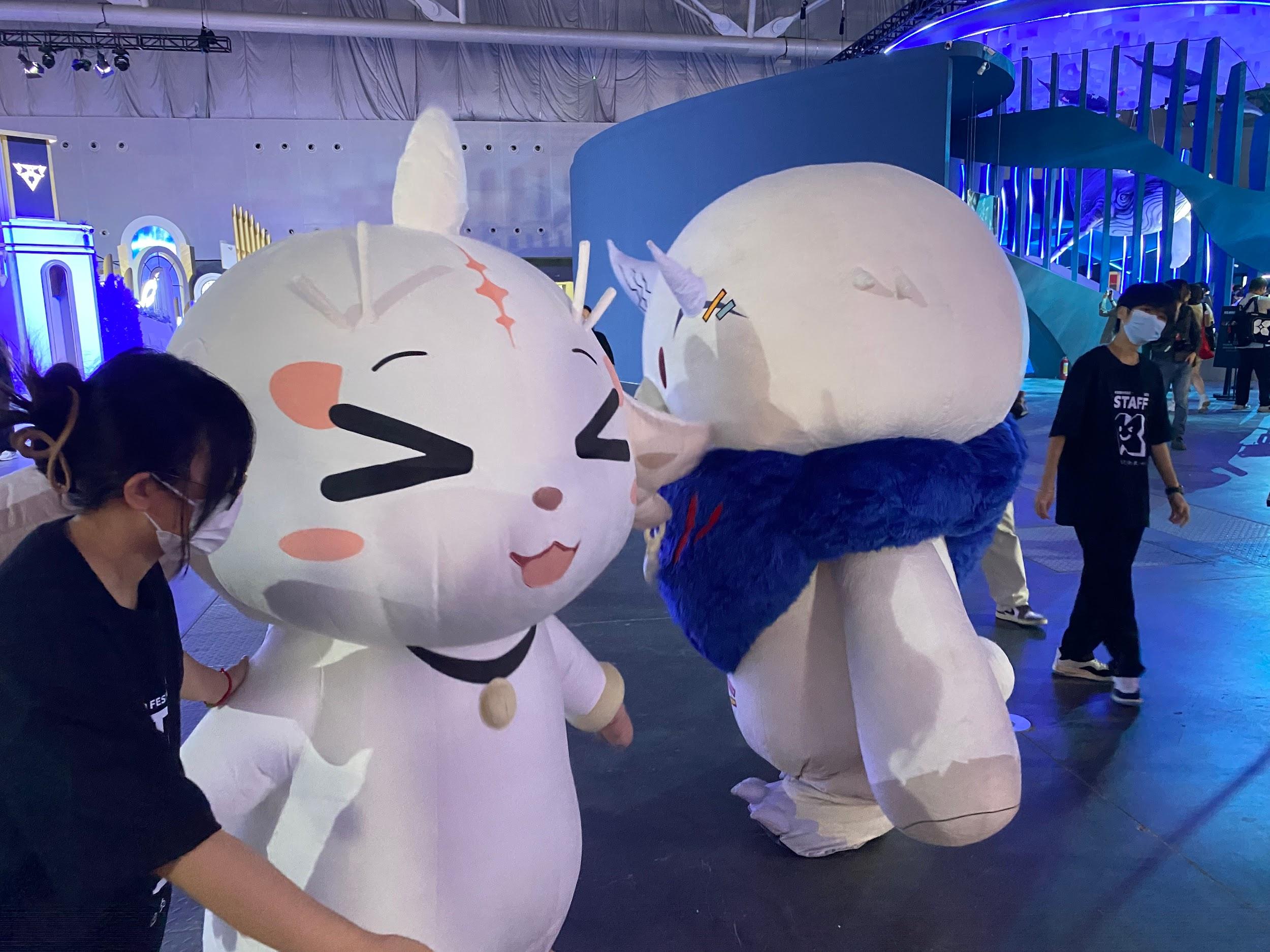『鳴潮』イベントレポート:中国限定オフラインイベントで降臨した「着ぐるみツバキ」の無法ムーブが容赦なさすぎた_024