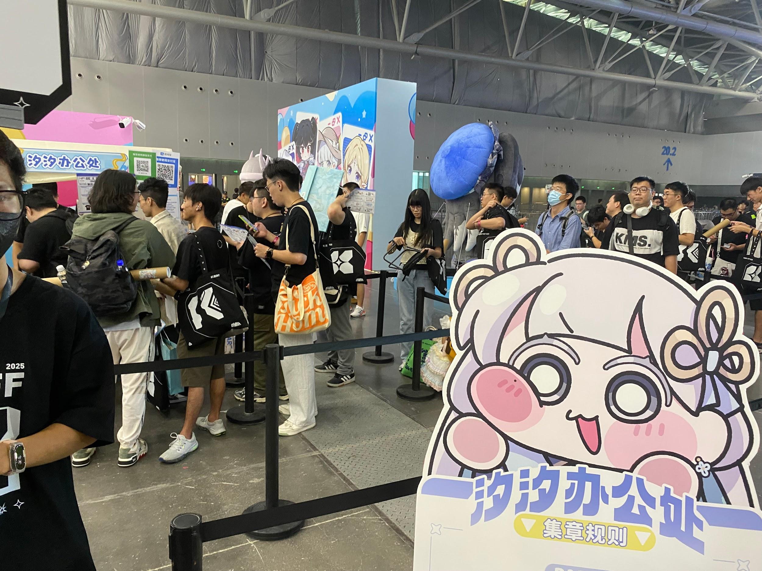 『鳴潮』イベントレポート:中国限定オフラインイベントで降臨した「着ぐるみツバキ」の無法ムーブが容赦なさすぎた_026