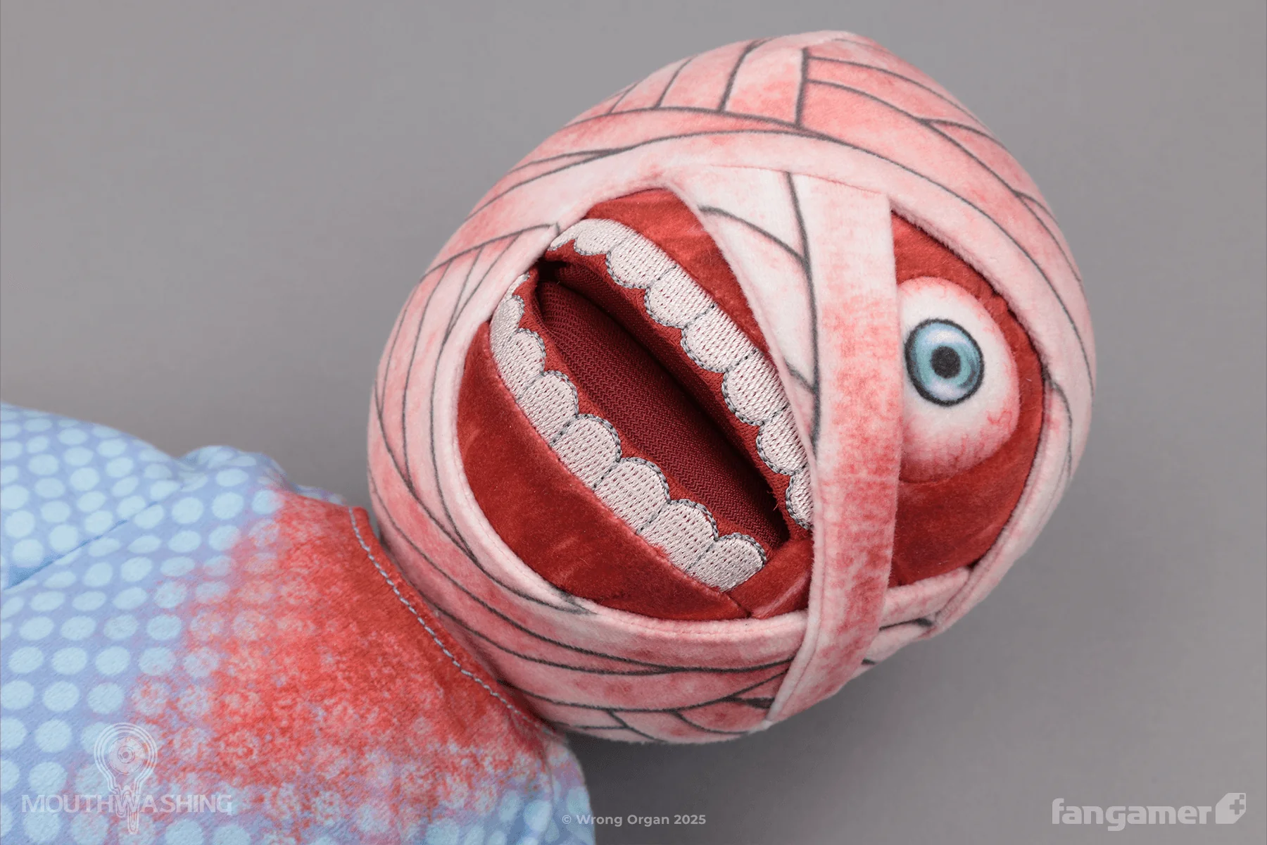『Mouthwashing』のグッズが海外で展開へ、包帯ぐるぐる巻きの船長「カーリー」ぬいぐるみがグロかわいい_007
