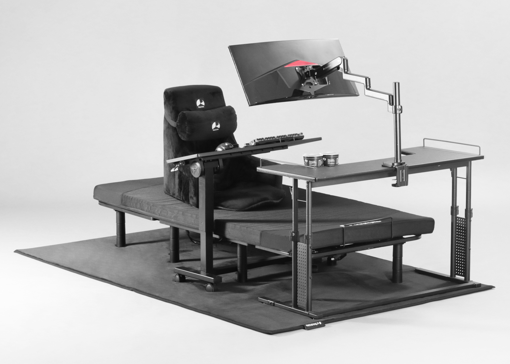 ベッドやデスク周りの床をまるごと“黒”でカバーできる「ゲーミングカーペット」が発売。幅250cm×奥行き160cmでめちゃデカい_002