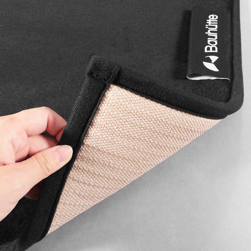 ベッドやデスク周りの床をまるごと“黒”でカバーできる「ゲーミングカーペット」が発売。幅250cm×奥行き160cmでめちゃデカい_009
