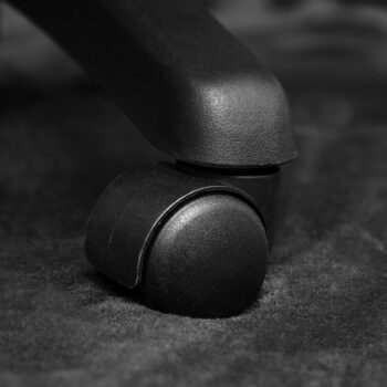 ベッドやデスク周りの床をまるごと“黒”でカバーできる「ゲーミングカーペット」が発売。幅250cm×奥行き160cmでめちゃデカい_021