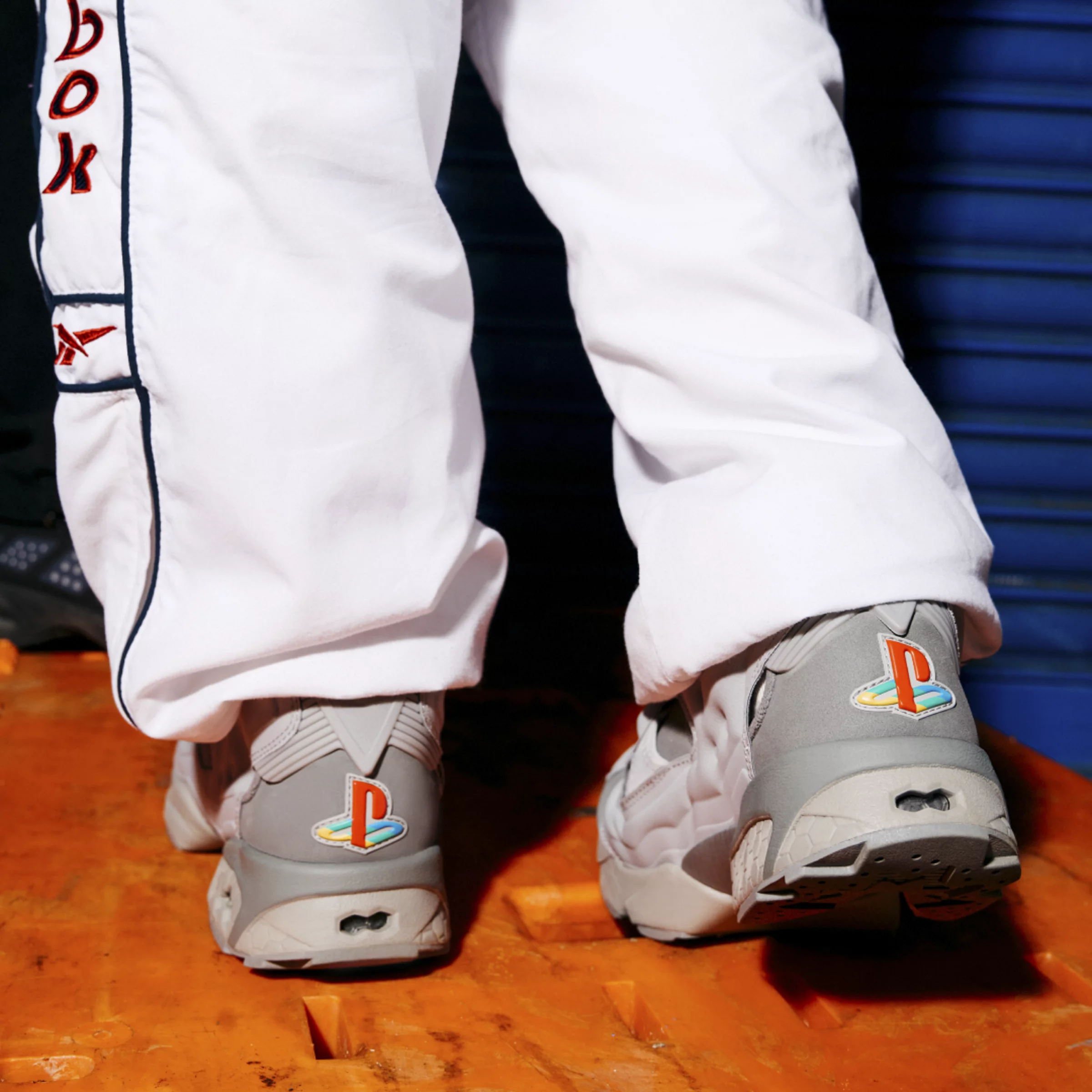 プレイステーション30周年を記念した写真集とReebokコラボスニーカーが発売決定_009