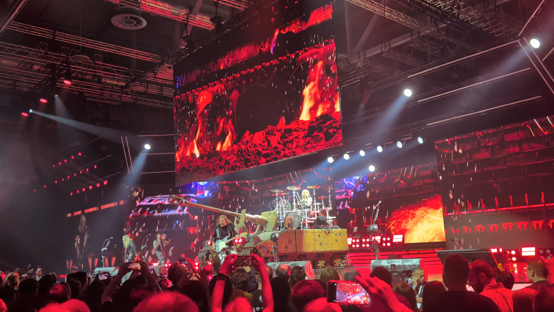 『World of Tanks』の「PLAY BIG」イベントで超ハードなパフォーマンスを披露していた人気メタルバンド「サバトン_004