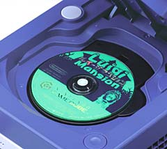 『ニンテンドーゲームキューブ』の発売日は2001年9月14日。特徴的なコントローラーが根強い人気を誇る_005