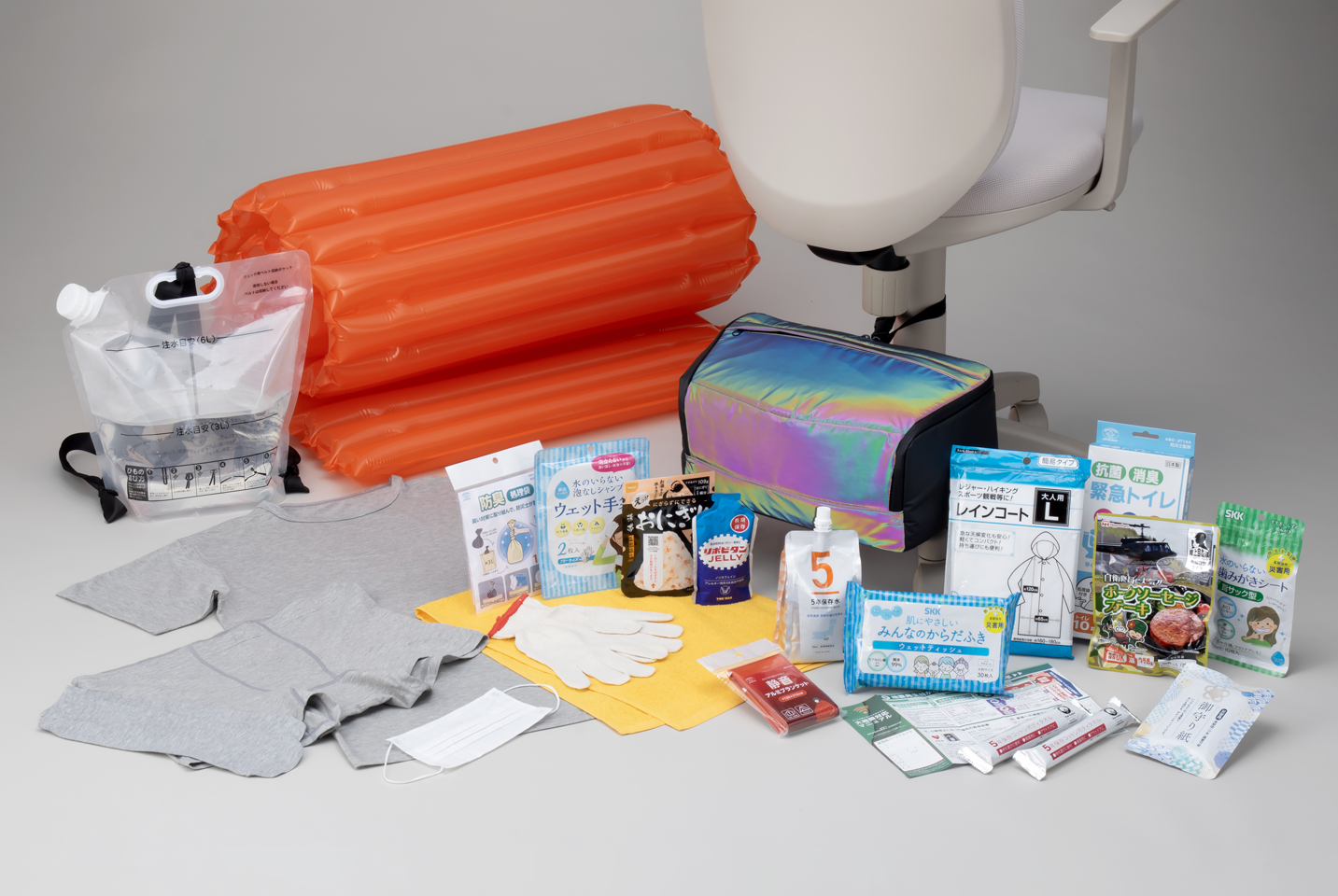 チェア座面下のデッドスペースに防災グッズを保管できる「ゲーミング防災バッグ」が登場_003