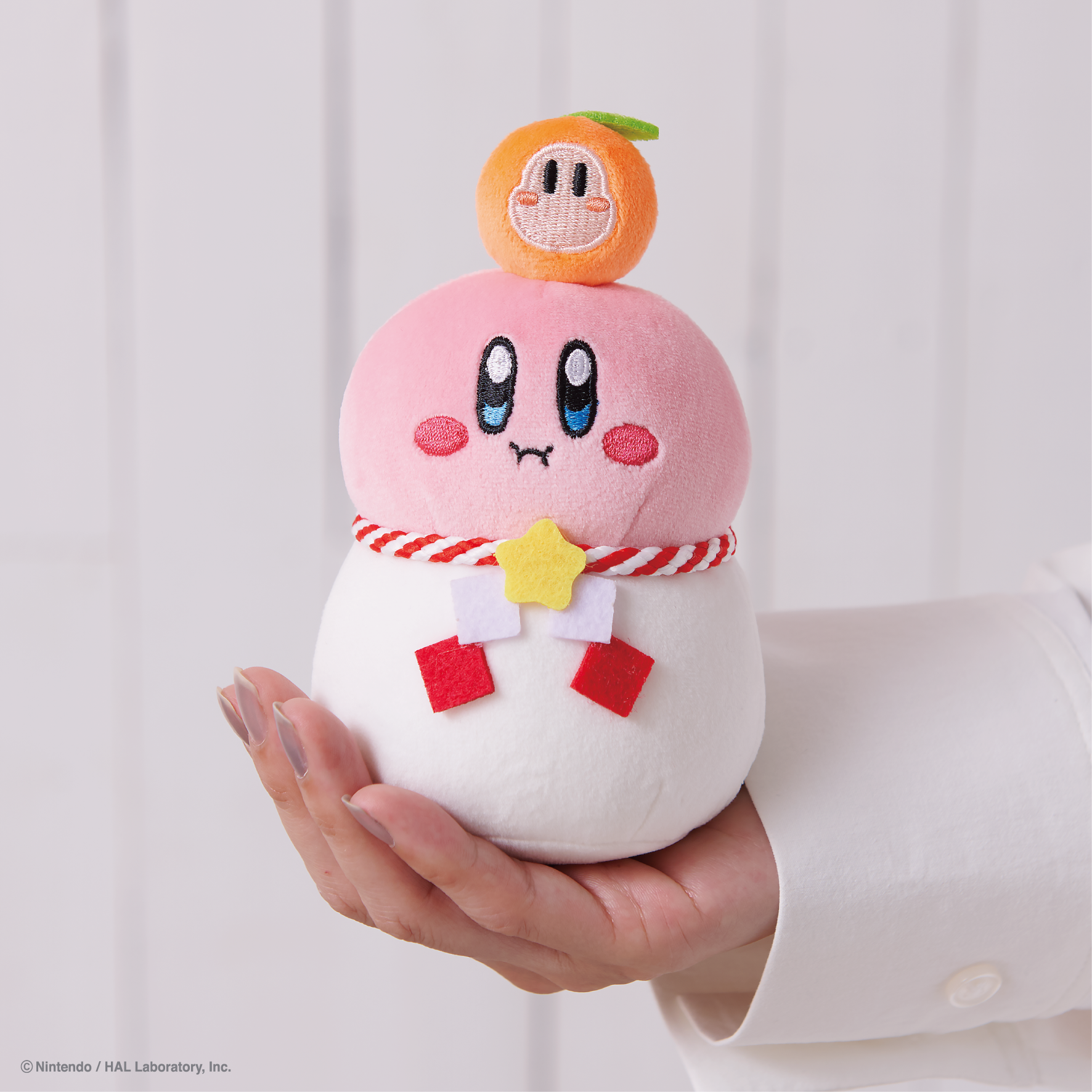 カービィが鏡餅を吸い込んじゃった！？キュートすぎる「おもちもちもちクッション」今年は“ほおばり”の表情で登場_008