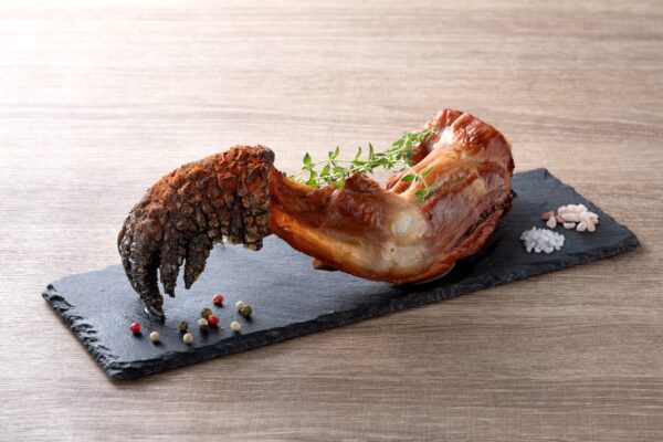 『ダンジョン飯』より「レッドドラゴンの脚の素揚げ」などの“魔物食”再現グルメが販売決定_001