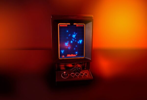 “80年代”のゲーム機「光速船(こうそくせん)」がミニサイズで復活!_003