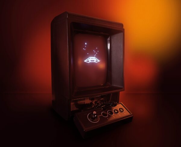 “80年代”のゲーム機「光速船(こうそくせん)」がミニサイズで復活!_001