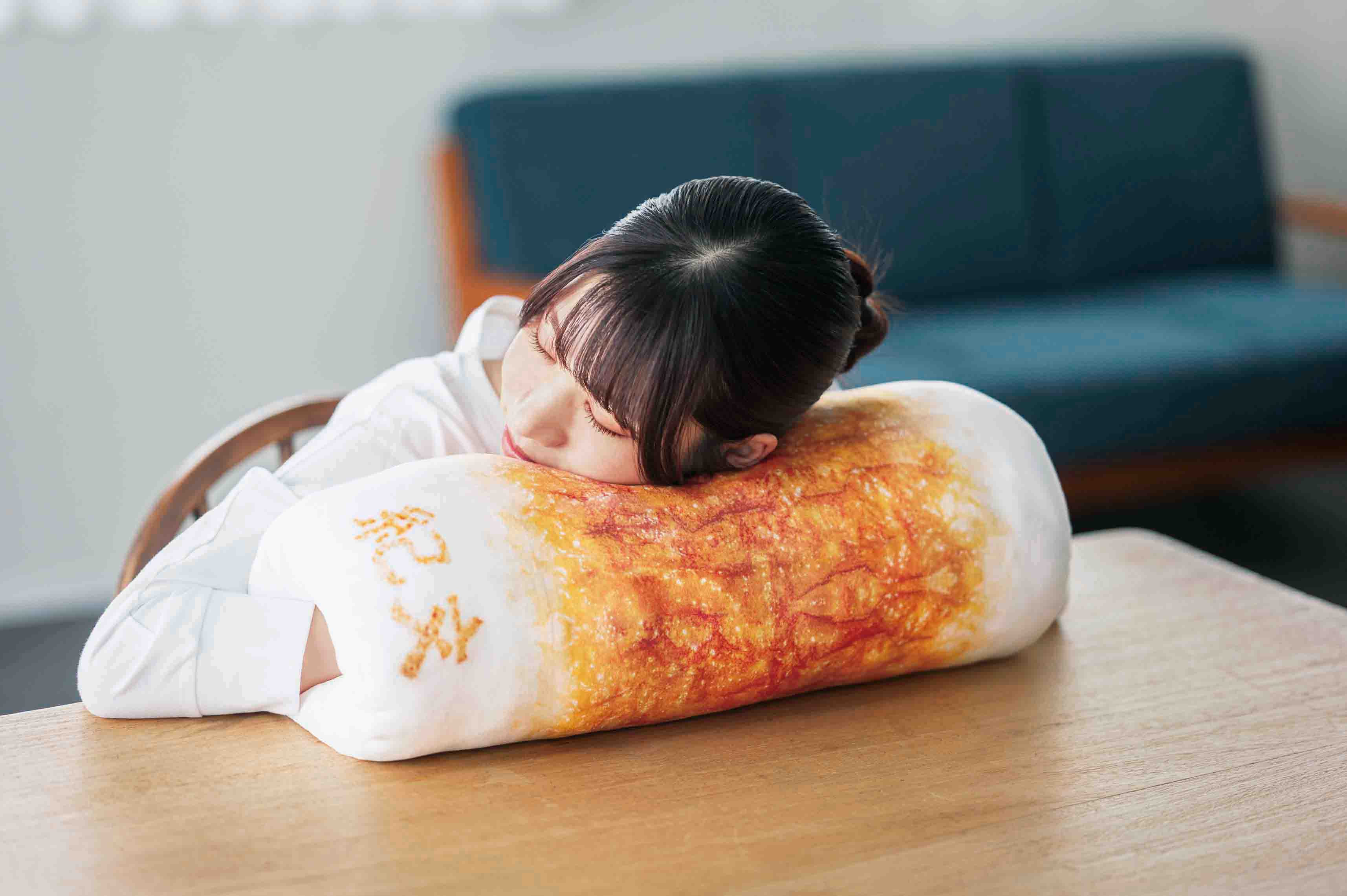 超クソデカ「ちくわクッション」11月4日に登場_011
