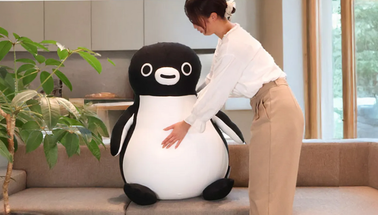 「Suicaのペンギン」がYogiboのビーズソファになって登場_001