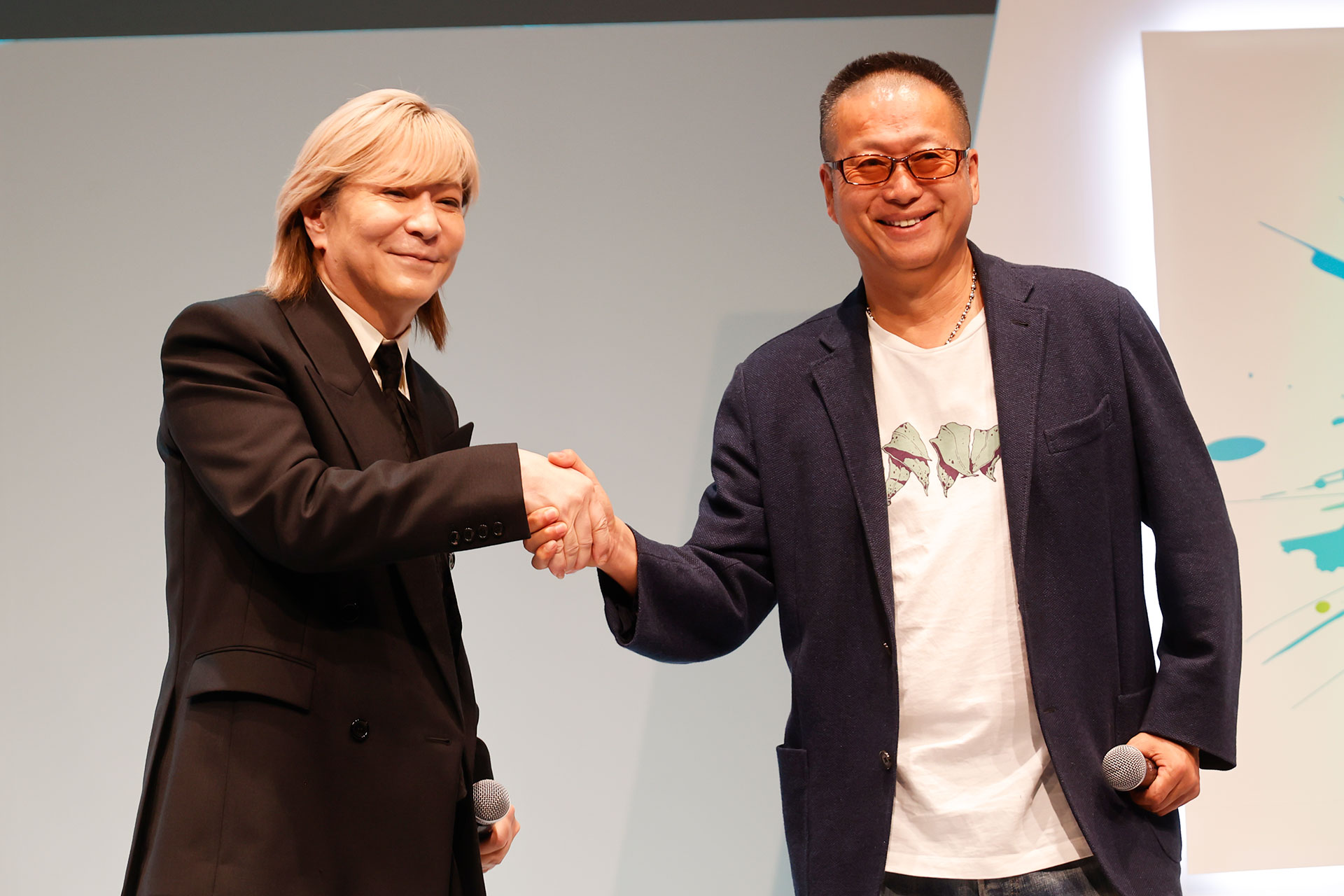 『アウトランカーズ』完成披露会レポート。岡本吉起氏と小室哲哉氏が30年ぶりに再会_009