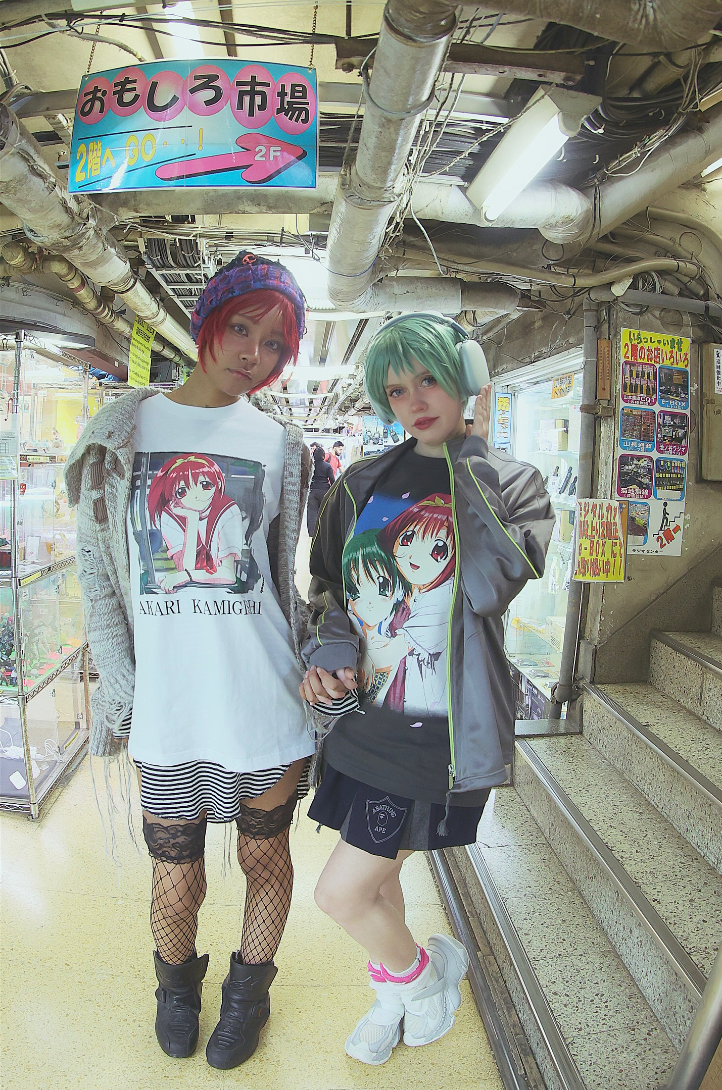 『ToHeart』1999年放映のTVアニメイラストを用いたTシャツが発売決定。TVアニメ第1巻に描かれた印象的なジャケットイラストや、「神岸あかり」が「HMX-12“マルチ”」を抱いている象徴的なイラストをデザインした2種類のシャツが登場_018