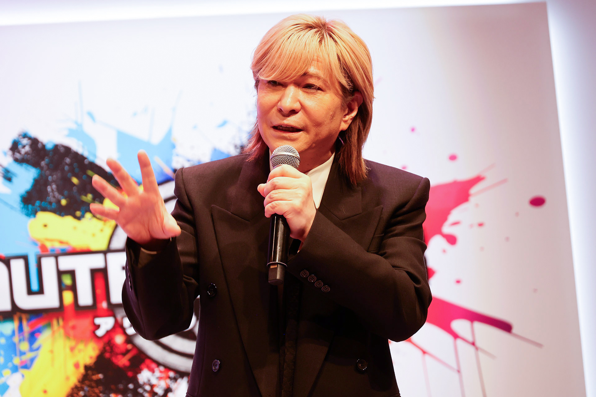 『アウトランカーズ』完成披露会レポート。岡本吉起氏と小室哲哉氏が30年ぶりに再会_015