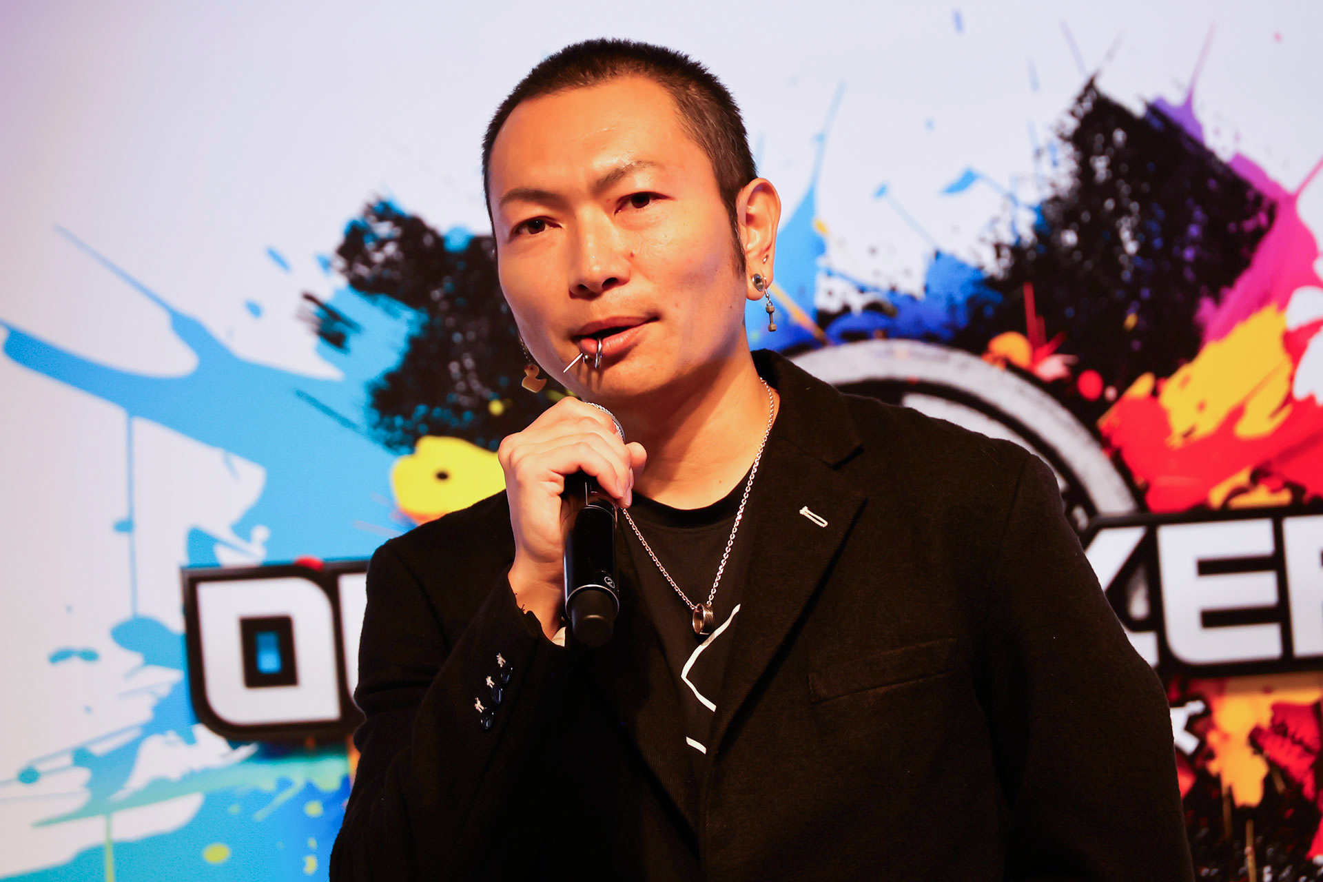 『アウトランカーズ』完成披露会レポート。岡本吉起氏と小室哲哉氏が30年ぶりに再会_003