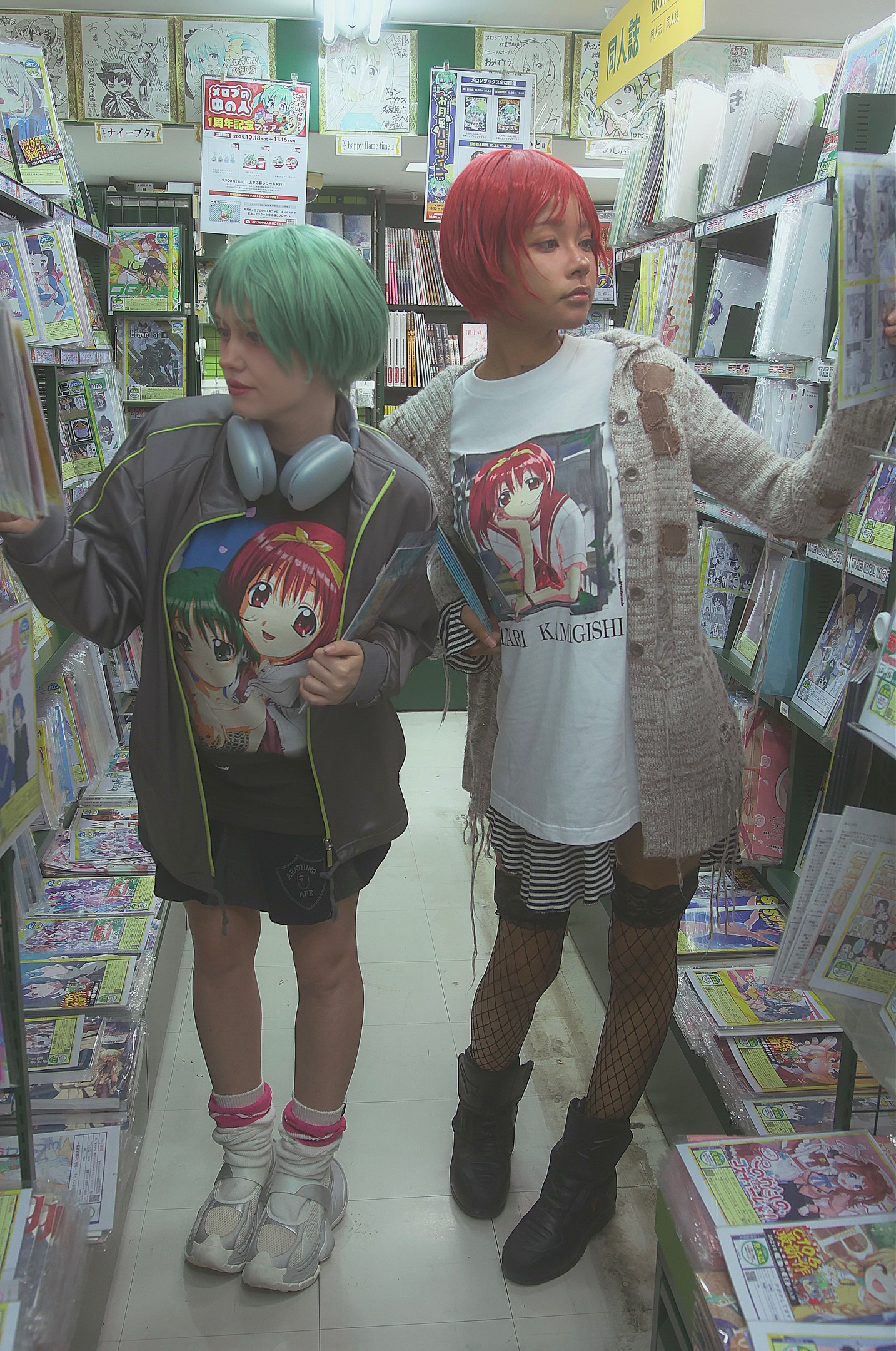 『ToHeart』1999年放映のTVアニメイラストを用いたTシャツが発売決定。TVアニメ第1巻に描かれた印象的なジャケットイラストや、「神岸あかり」が「HMX-12“マルチ”」を抱いている象徴的なイラストをデザインした2種類のシャツが登場_009