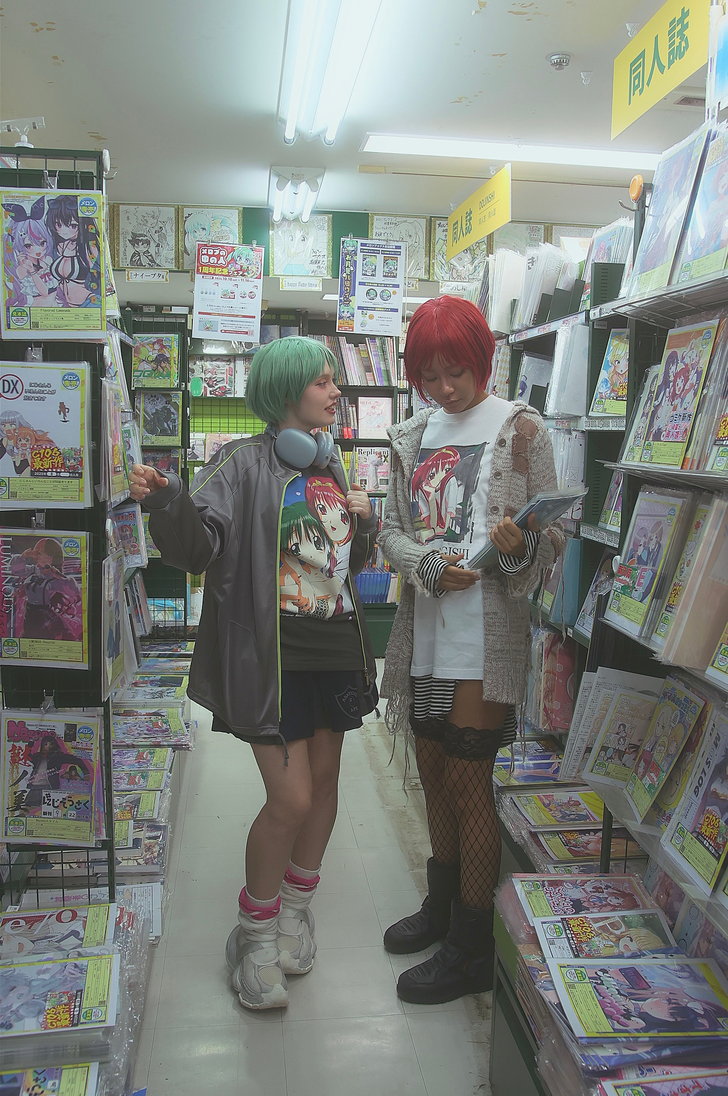 『ToHeart』1999年放映のTVアニメイラストを用いたTシャツが発売決定。TVアニメ第1巻に描かれた印象的なジャケットイラストや、「神岸あかり」が「HMX-12“マルチ”」を抱いている象徴的なイラストをデザインした2種類のシャツが登場_012