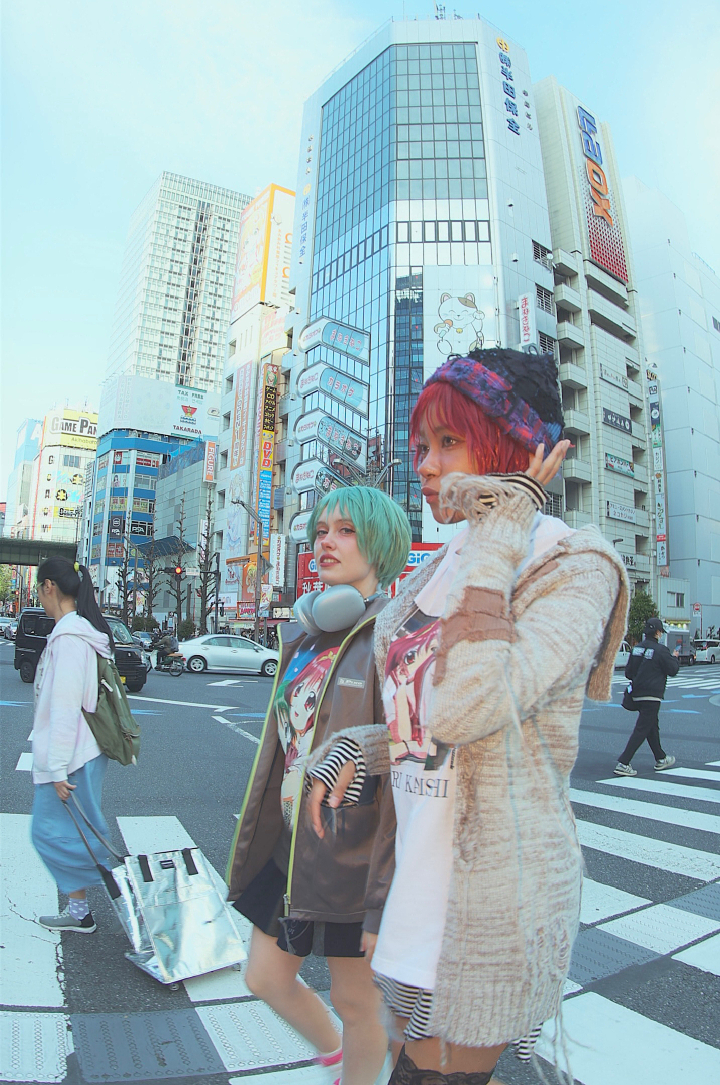 『ToHeart』1999年放映のTVアニメイラストを用いたTシャツが発売決定。TVアニメ第1巻に描かれた印象的なジャケットイラストや、「神岸あかり」が「HMX-12“マルチ”」を抱いている象徴的なイラストをデザインした2種類のシャツが登場_013