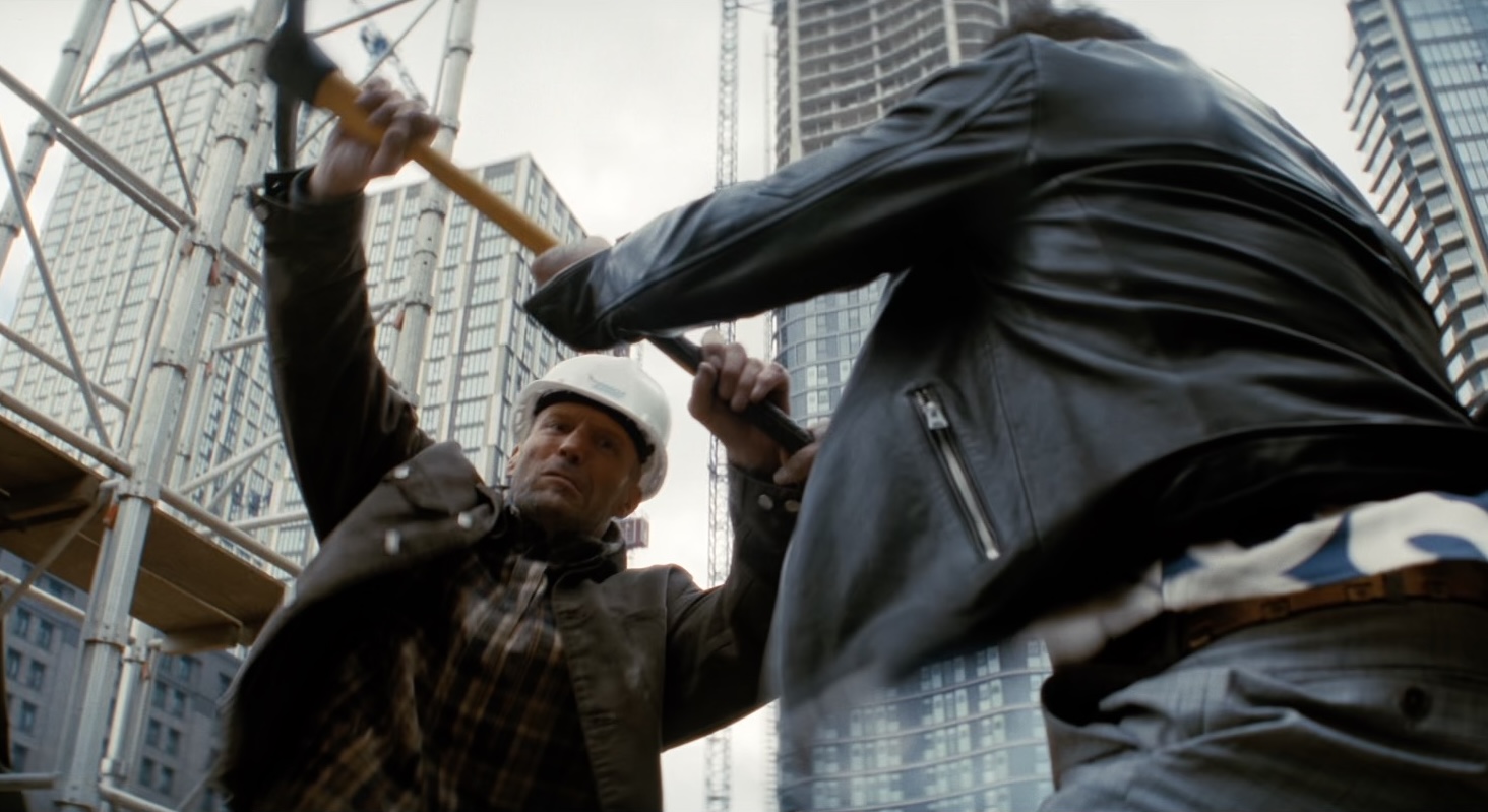 ジェイソン・ステイサム主演『ワーキングマン』新映像が解禁。元特殊部隊員の現場監督が爽快な⼯具アクションでマフィアを制圧する_002