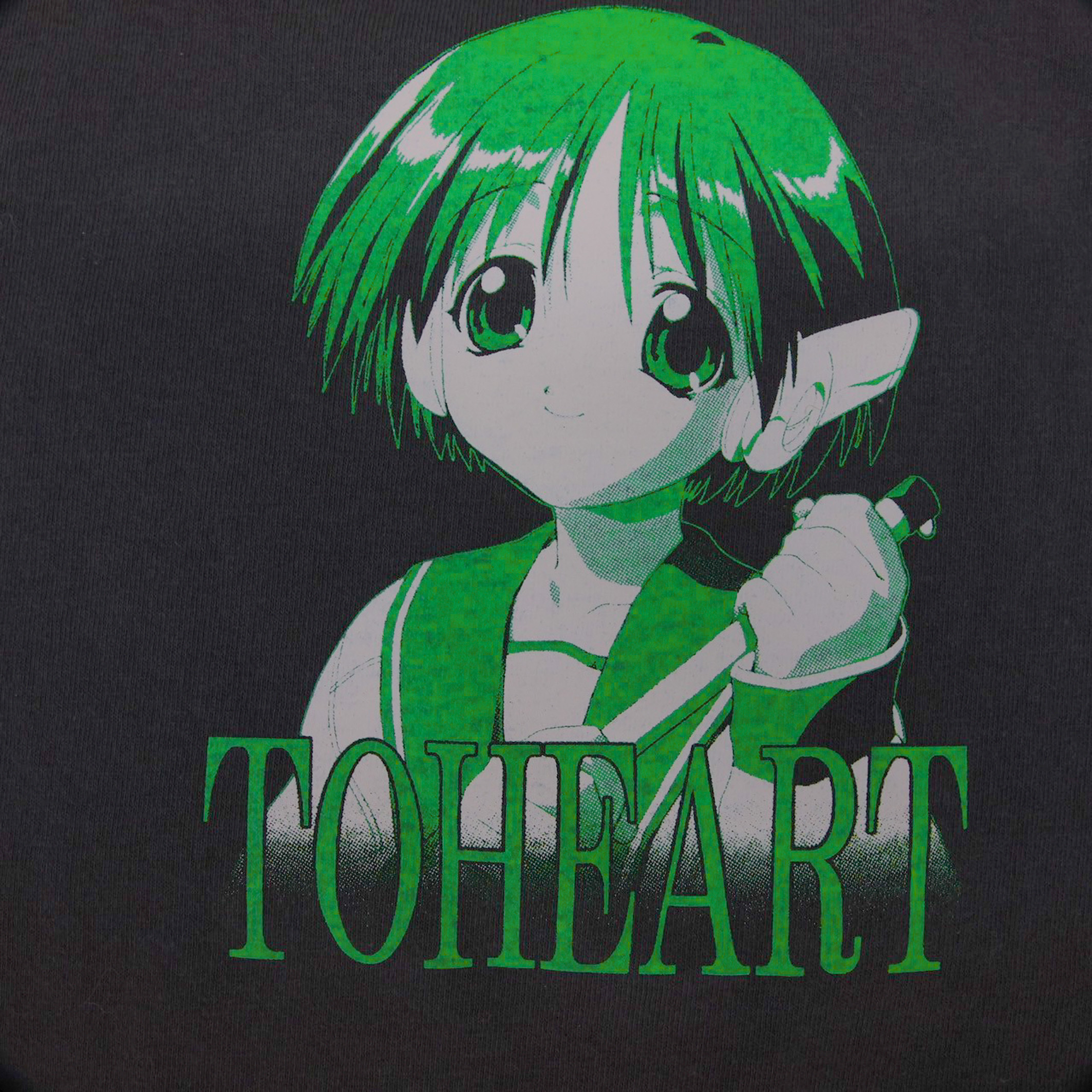 『ToHeart』1999年放映のTVアニメイラストを用いたTシャツが発売決定。TVアニメ第1巻に描かれた印象的なジャケットイラストや、「神岸あかり」が「HMX-12“マルチ”」を抱いている象徴的なイラストをデザインした2種類のシャツが登場_030