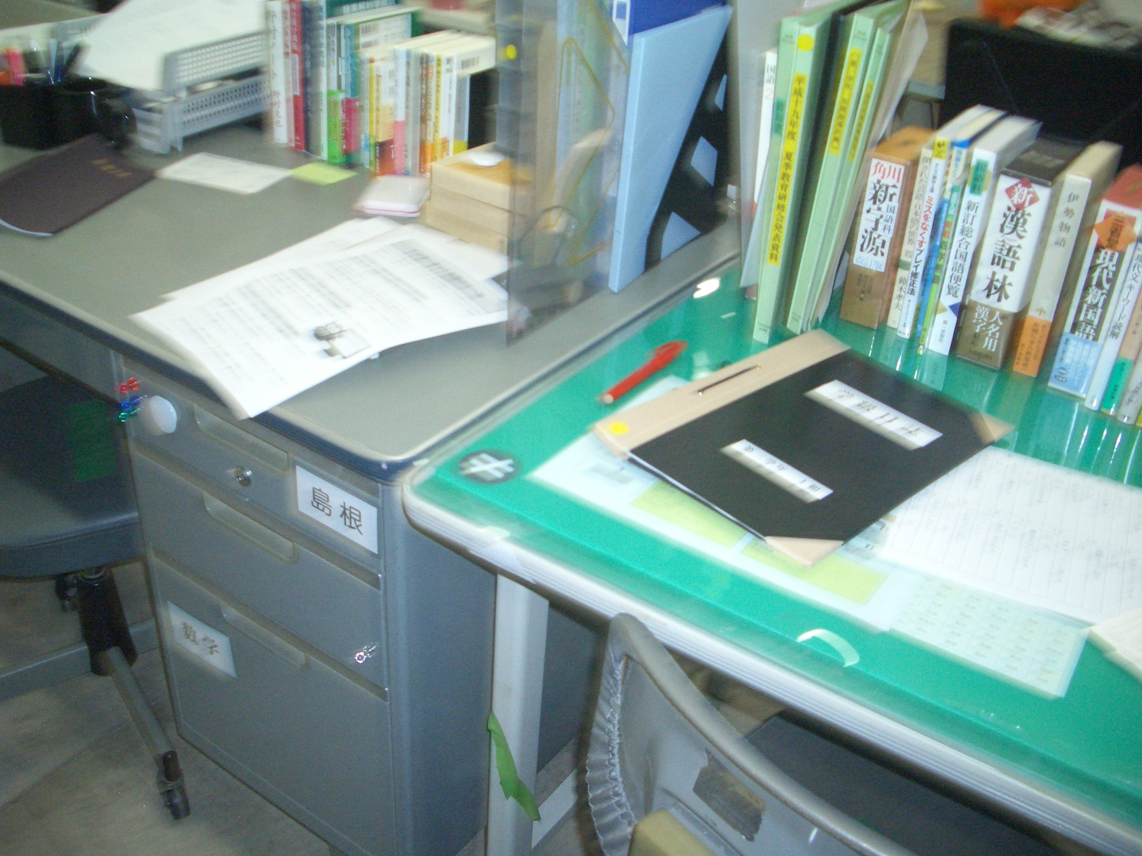 「あの職員室」が本日より開催。“とある中学校の職員室”を再現した体験型展示_002