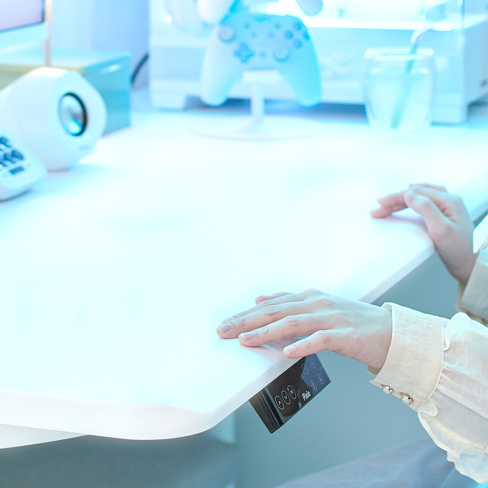 「ゲーミングデスク 1200mm 電動昇降」は、AmazonなどのPixio販売店にて予約販売中_021