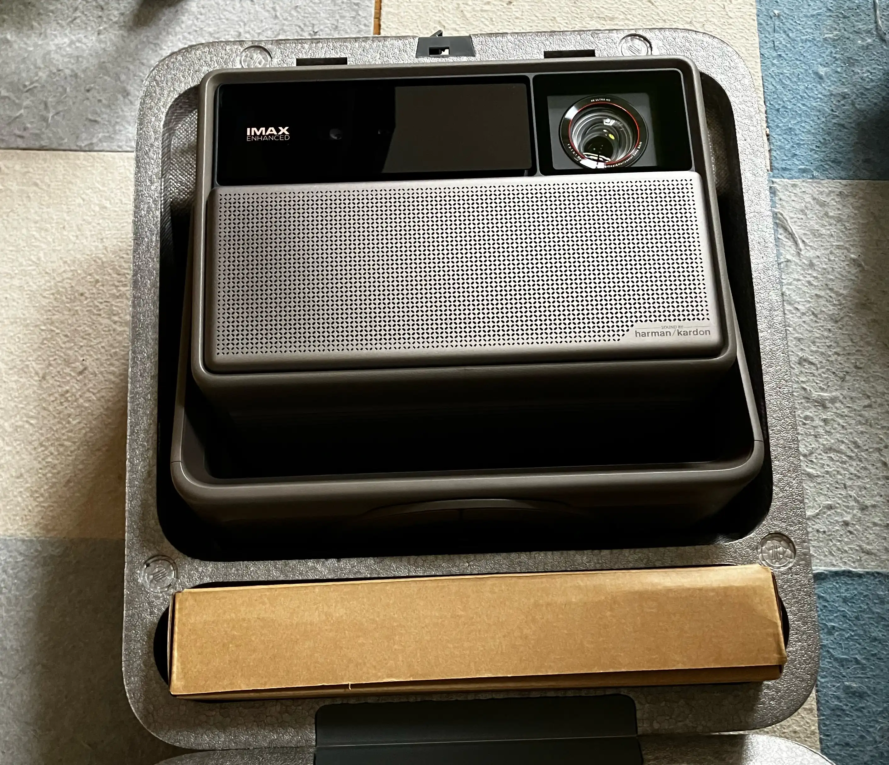 “45万円”の高級プロジェクターが我が家が届いたので、家を取り壊そうと思います_001