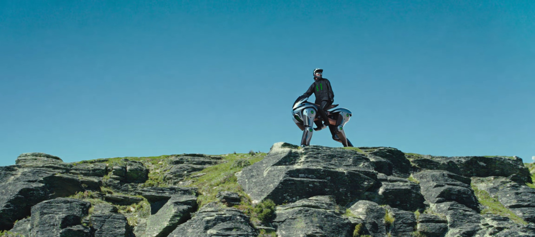 人が乗れる四足歩行ロボ「CORLEO（コルレオ）」製品化に向けた開発スタート_001