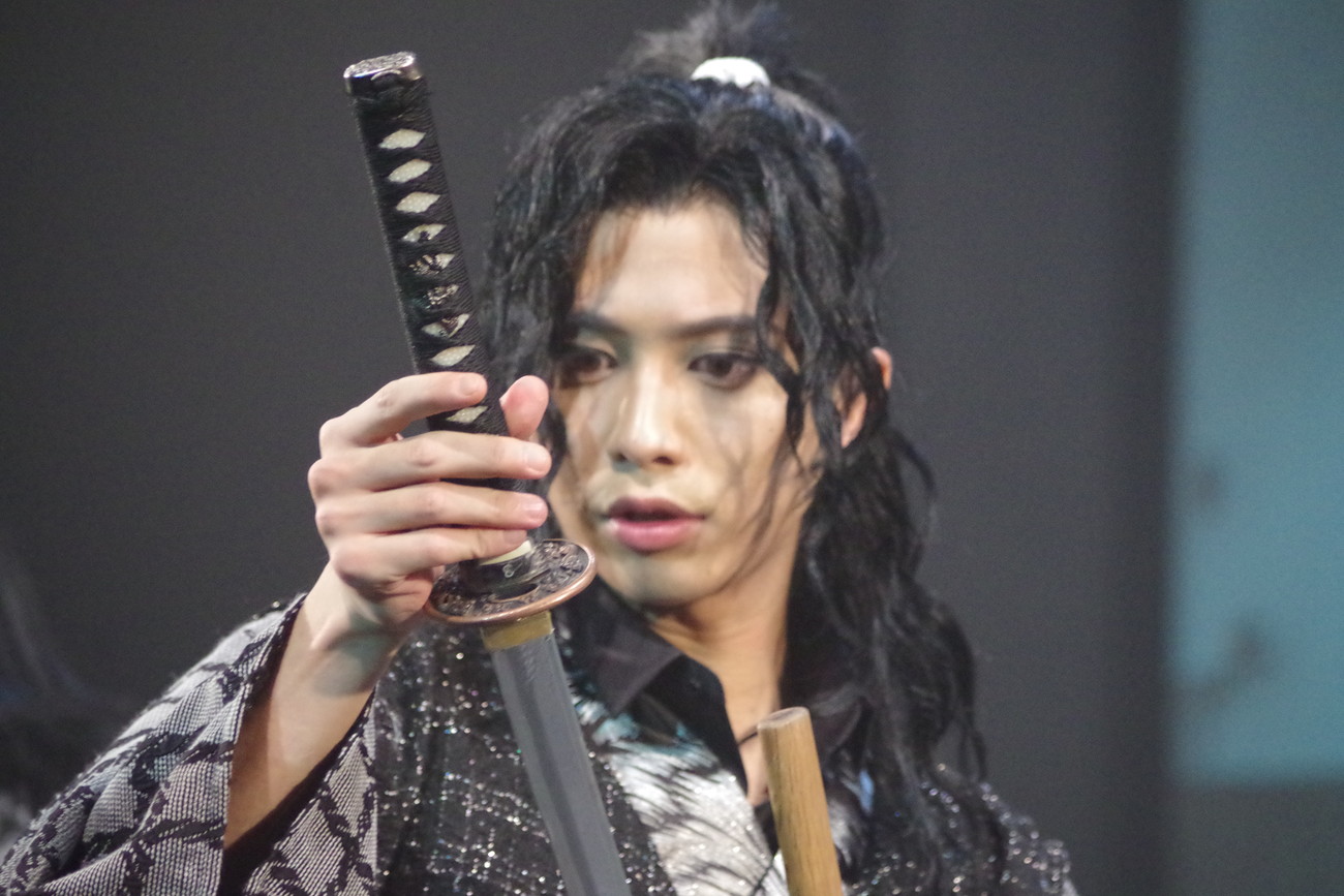 『爆剣 -新選組疑剣斬-』観劇レポート：弁慶が新選組に向かってガトリングガンをぶっぱなすエンタメ爆盛り時代劇_009