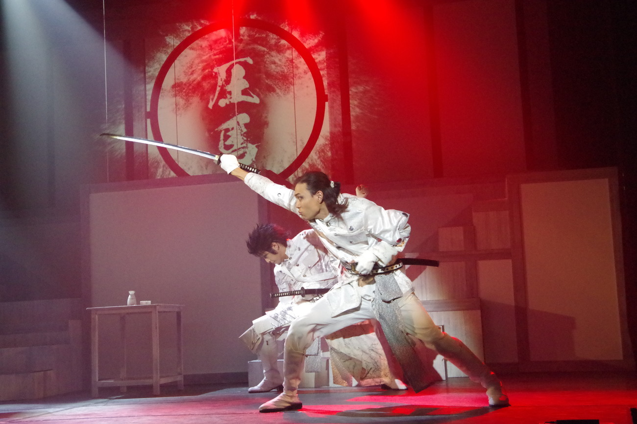 『爆剣 -新選組疑剣斬-』観劇レポート：弁慶が新選組に向かってガトリングガンをぶっぱなすエンタメ爆盛り時代劇_003