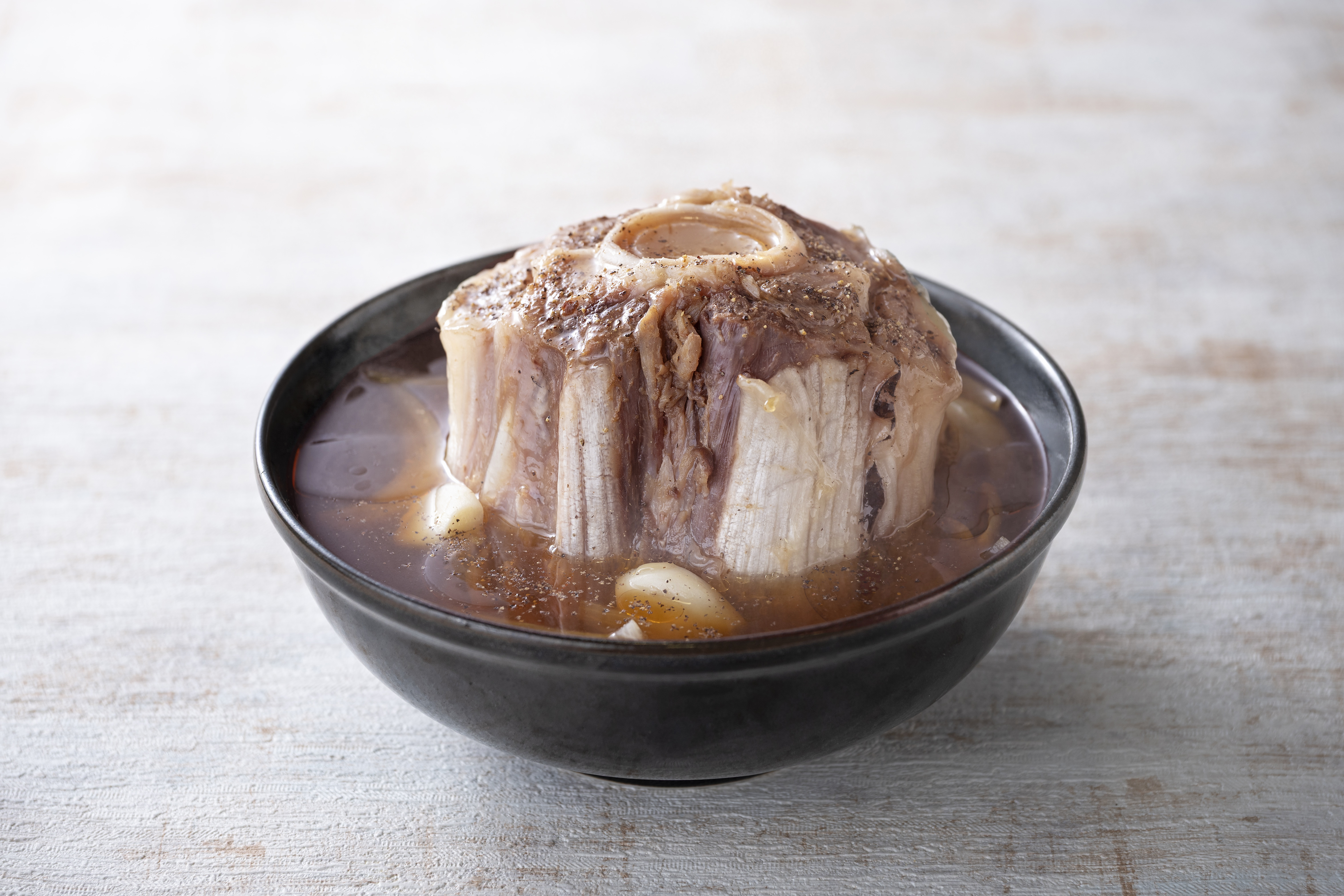 『ダンジョン飯』×リトルワールドのコラボイベントで「ドラゴンテールスープ」を再現した限定グルメが登場_003