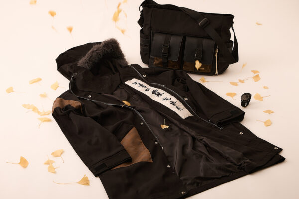 『ゴースト・オブ・ヨウテイ』口元に「怨霊の面頬」の刺繍をあしらったロングアウターがかっこいい_004